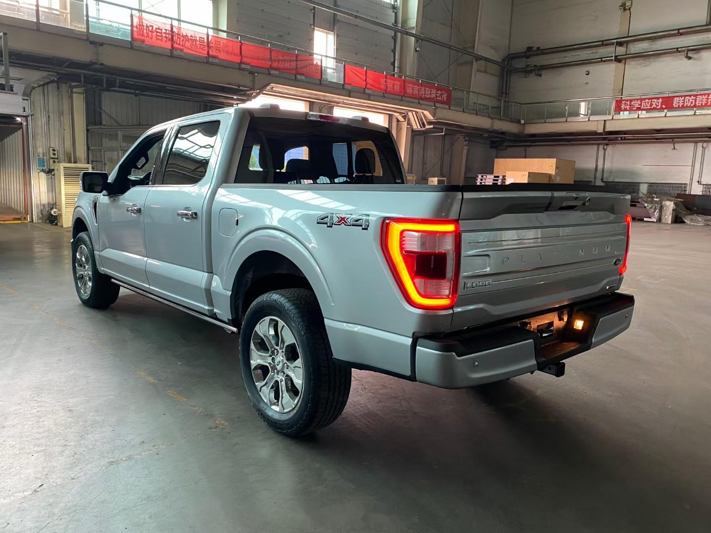 22款墨版福特f150lobo铂金 带小桌板 银/黑 59.8万 3.5l,v6