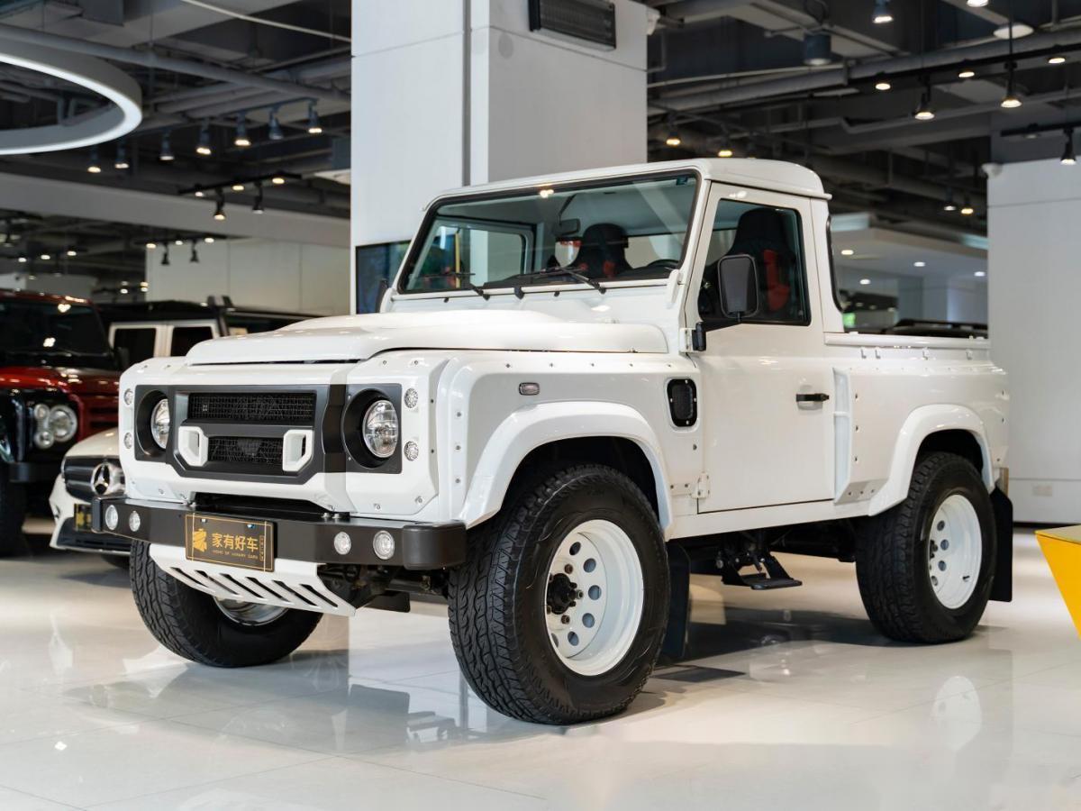 路虎卫士90皮卡版本,装了全套的kahn的宽体,不过整体外观我不太喜欢