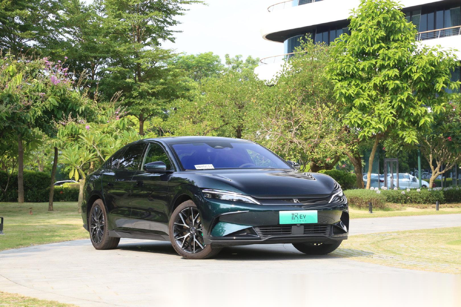 前几天试驾了一下2022款比亚迪汉ev千山翠限量版,简单聊几句这个车: 1