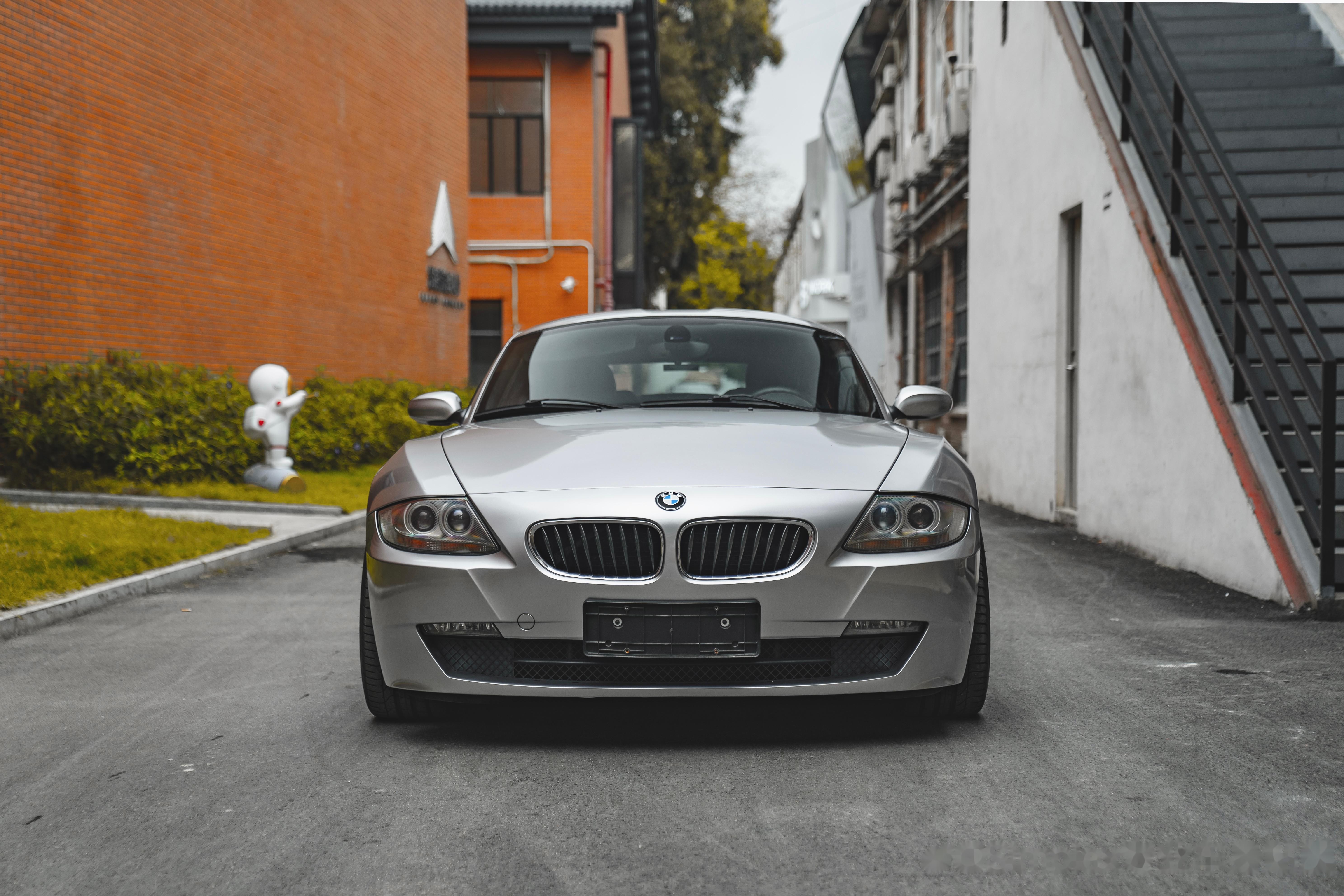 宝马z4年轻人开哪款颜色比较拉风一些