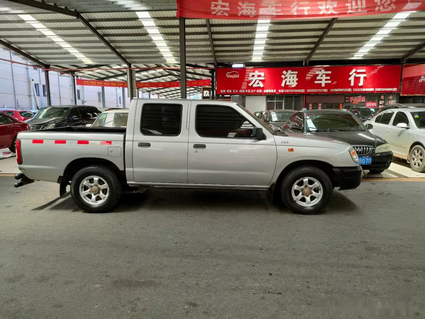 2013年10月份东风郑州日产老款锐骐zd22te两驱超值版柴油皮卡(银色,2.