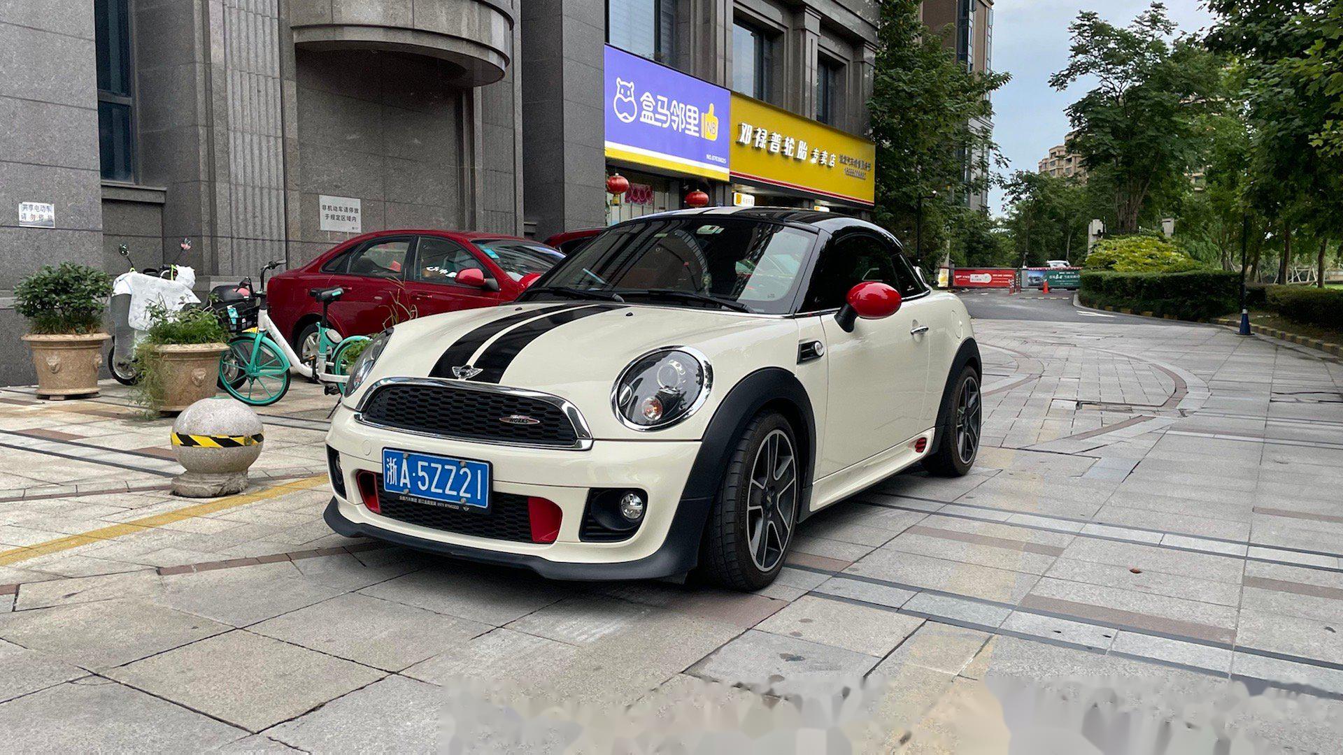 r58 coupe的帅气是其他mini不能拥有的