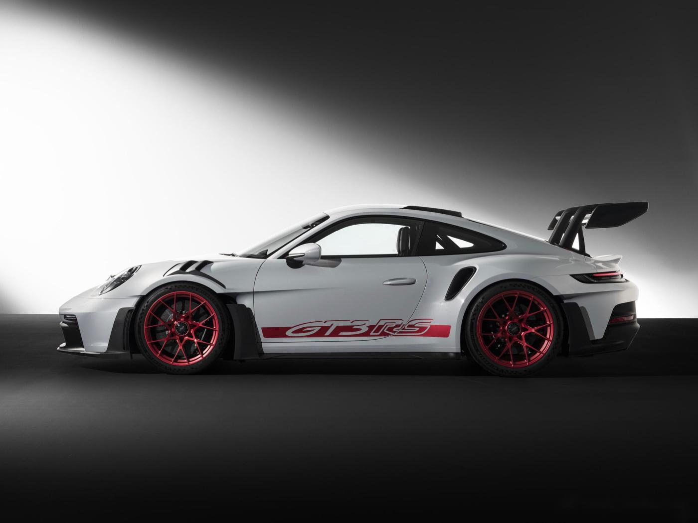 全新一代保时捷911 gt3 rs发布,我的天,这车外观太凶了,gt3 rs真是