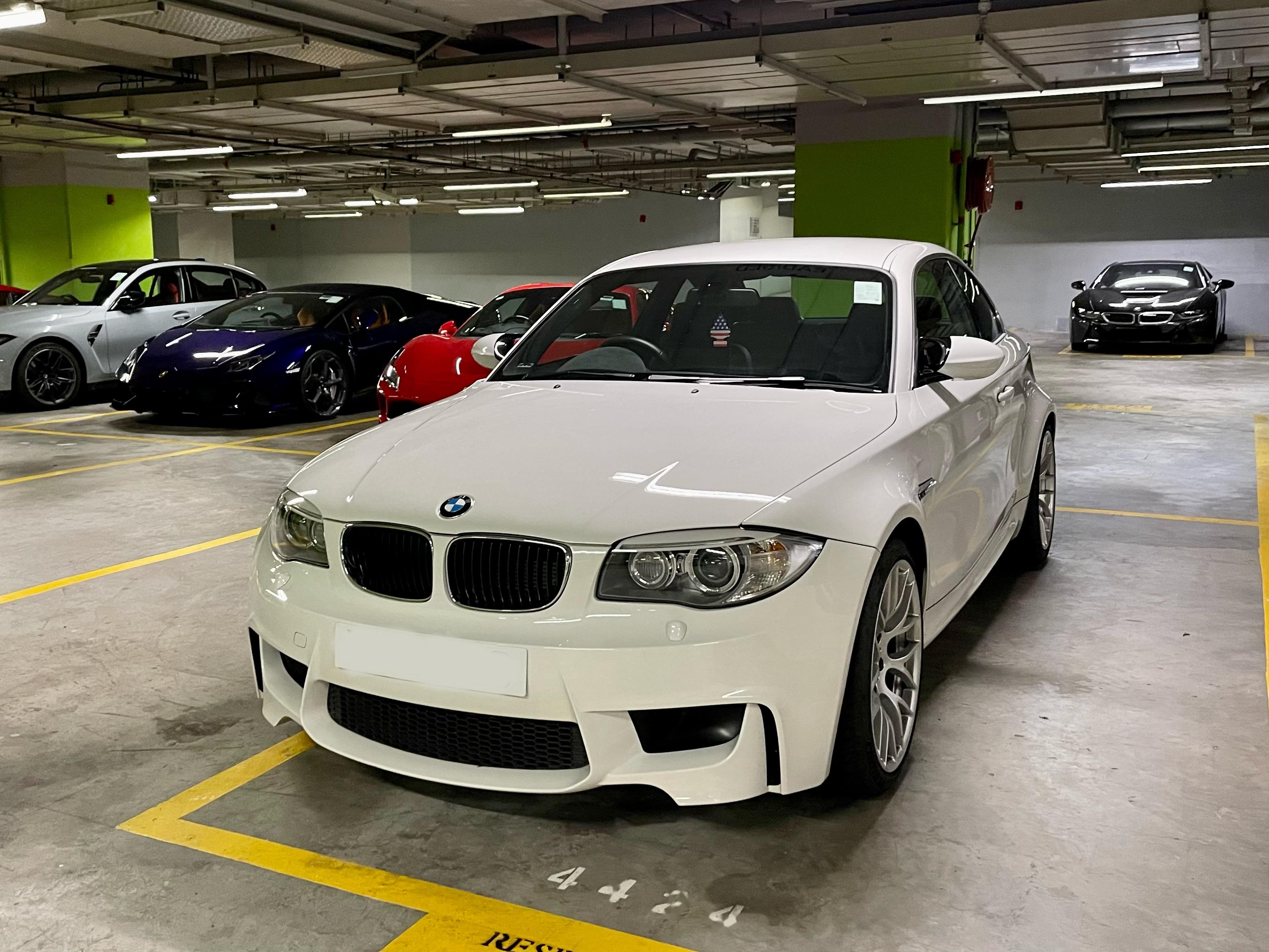 今日随手拍之两辆宝马包括一辆非常稀有的右舵2002touring