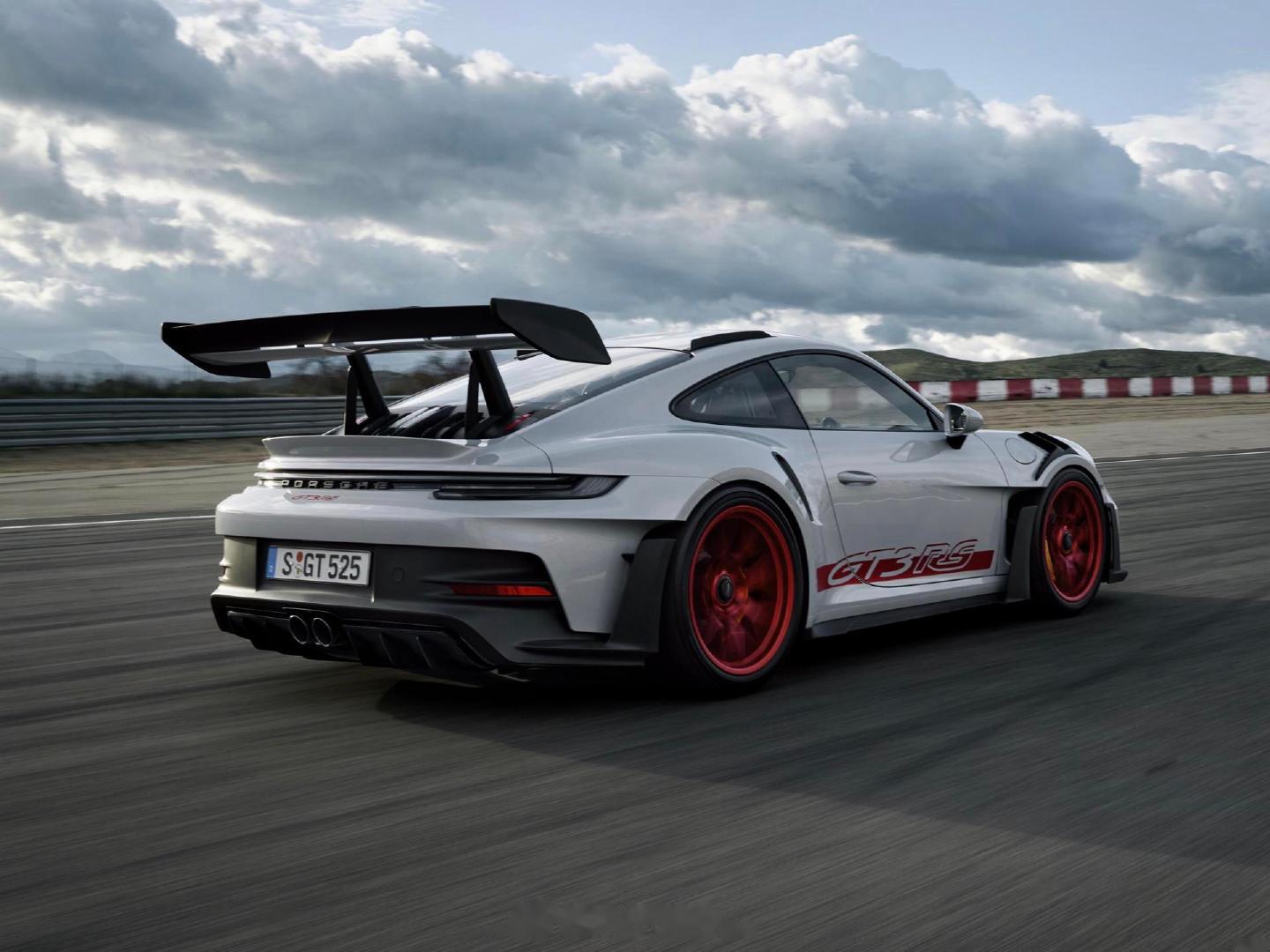 塑料日吹# 992代gt3 rs发布了,性能什么的没啥可担心的,但我真觉得这