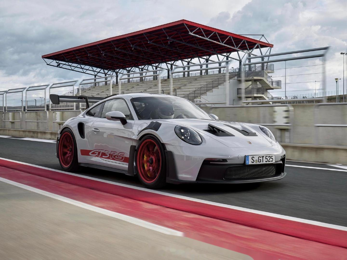 塑料日吹# 992代gt3 rs发布了,性能什么的没啥可担心的,但我真觉得这