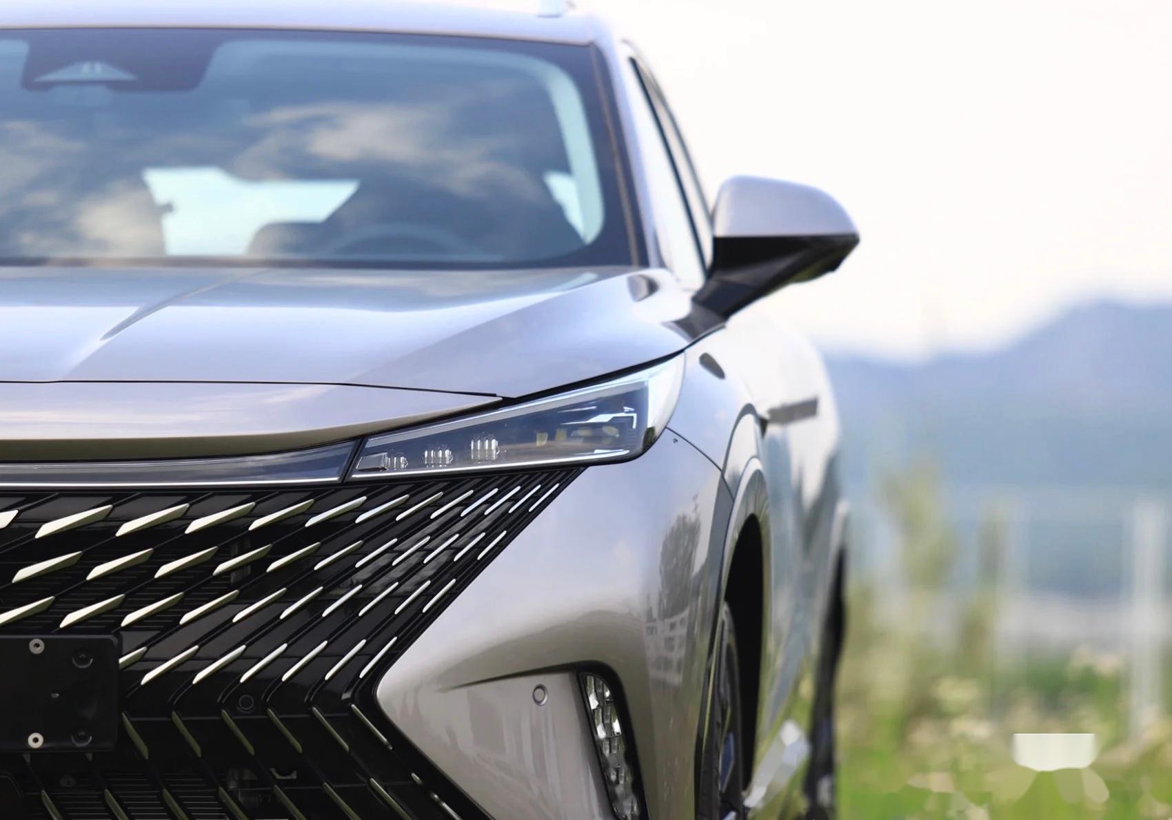 爱上汽车的理由# 一起快来围观全新第三代荣威rx5初体验百搭银色讣抖