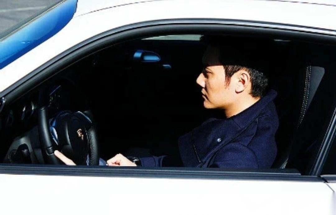 同一个活动能拍出小痞子碰瓷豪车 & 破车碰瓷大帅哥,天上地下啊.