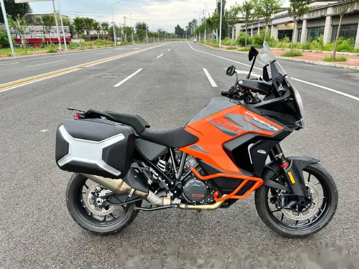 這幾天寵他,ktm1290super adv s,這車竟然有acc自適應巡航,還