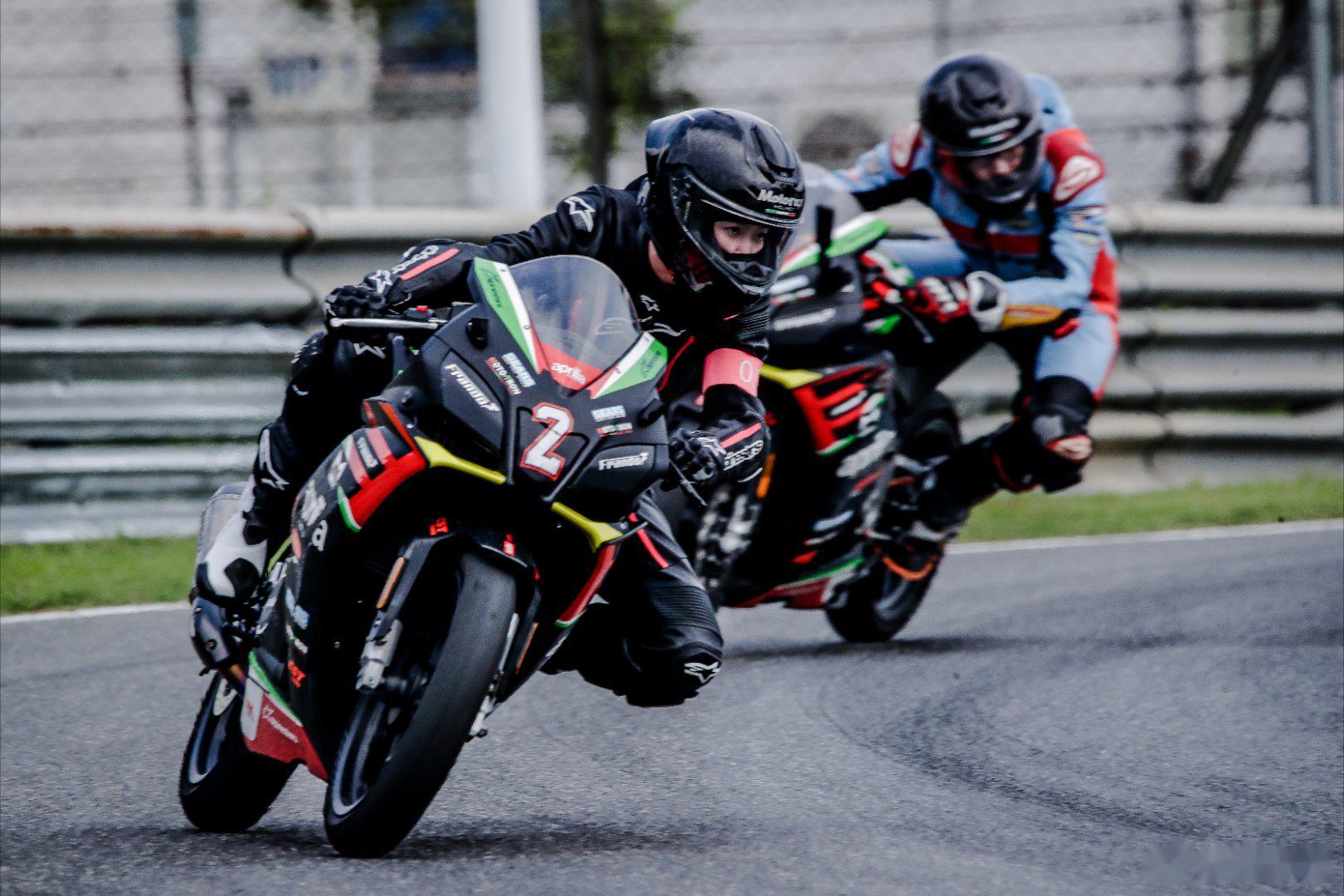 当前位置:>易车>社区>摩托车社区>昨天的赛道图出来了,别人騎起来像