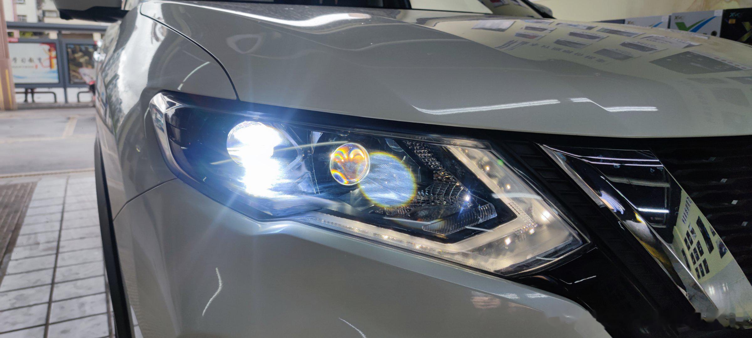 21款奇骏 新车 原厂4s店送了一套led灯泡 亮度不够 采用专车专用套件