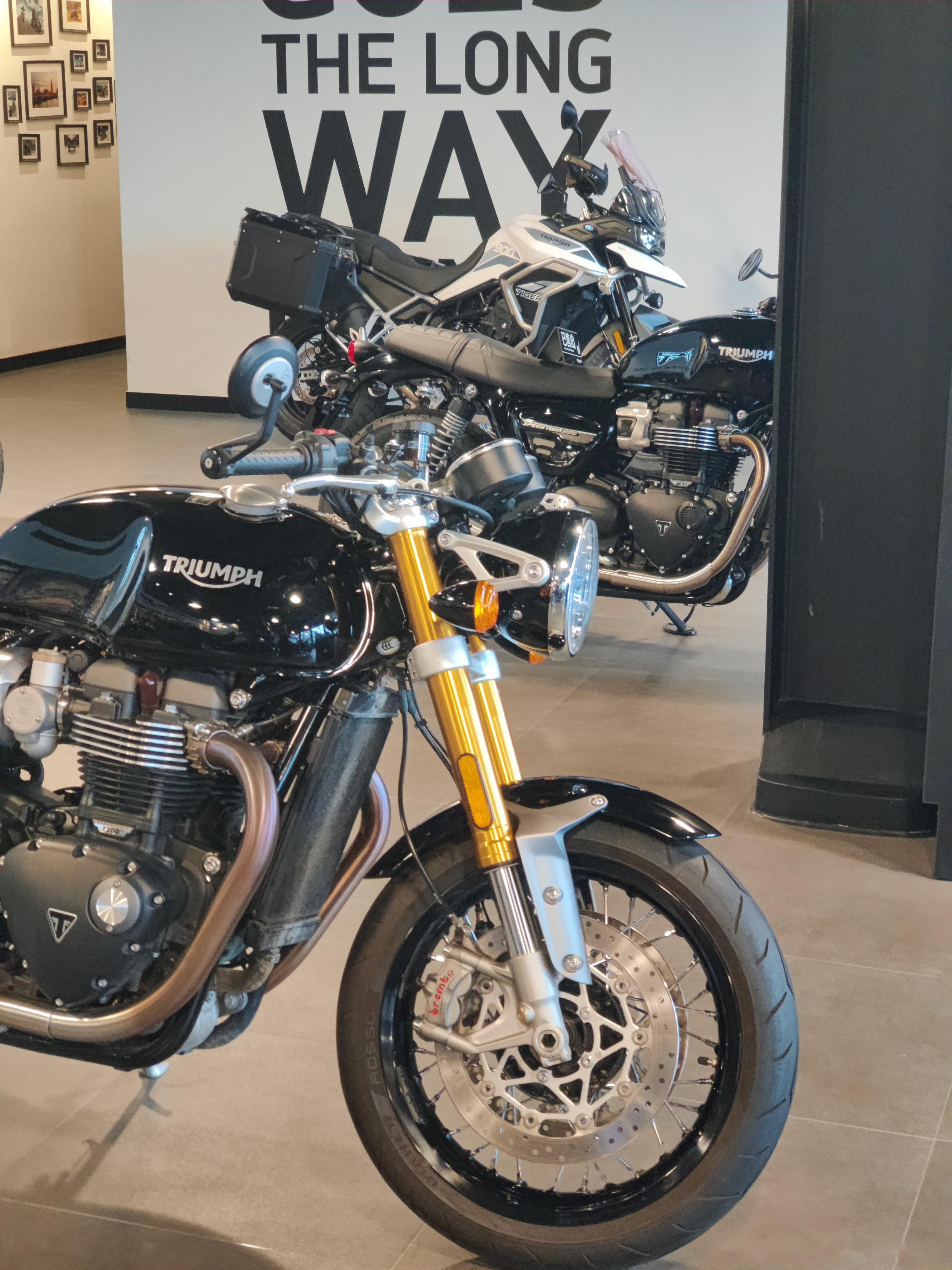 Triumph dou THRUXTON triumph-dou-thruxton