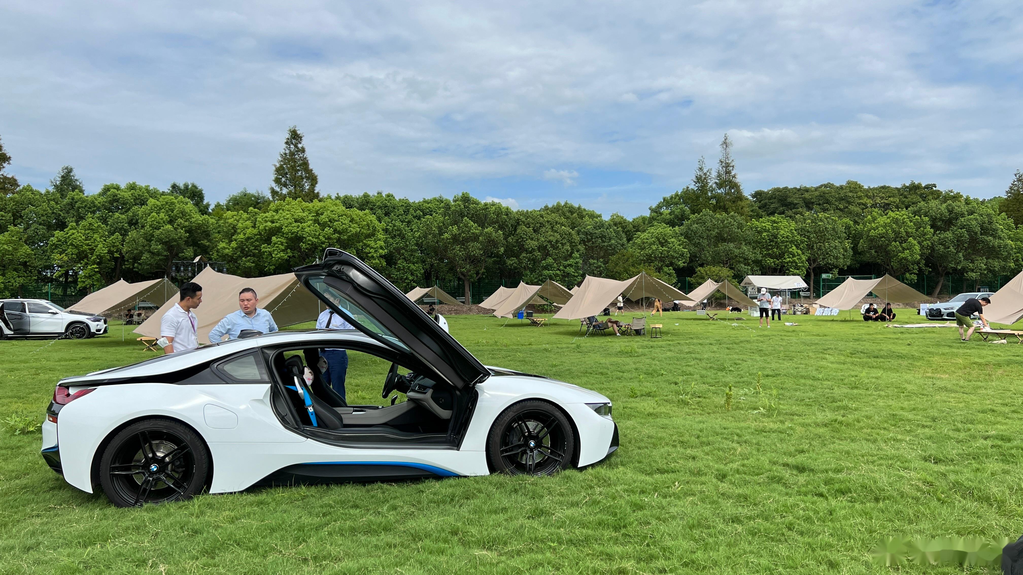 周日在迪士尼地块,上海宝马车友举行了一场露营活动!