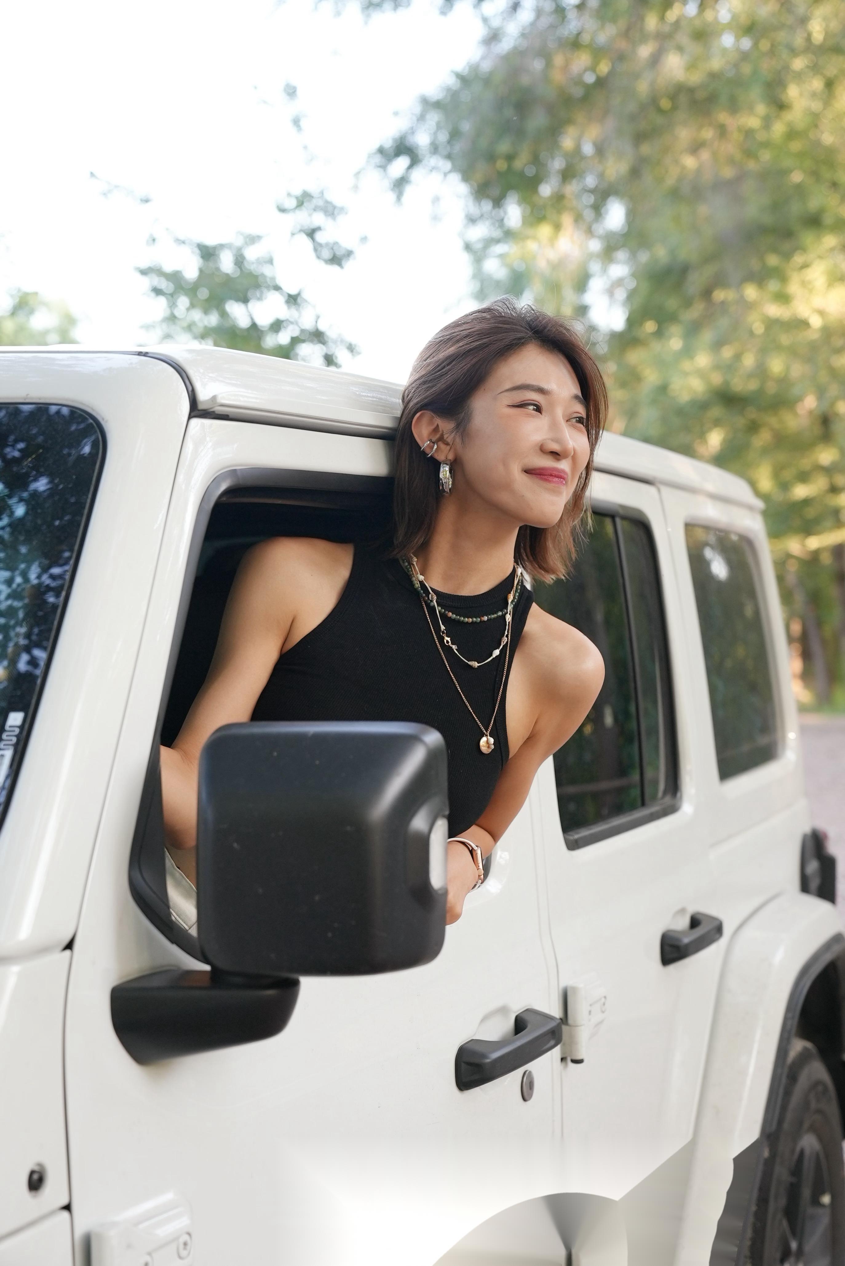 身边人都说牧马人这车性价比不高, 车太大,油耗高, 尤其不适合女生.