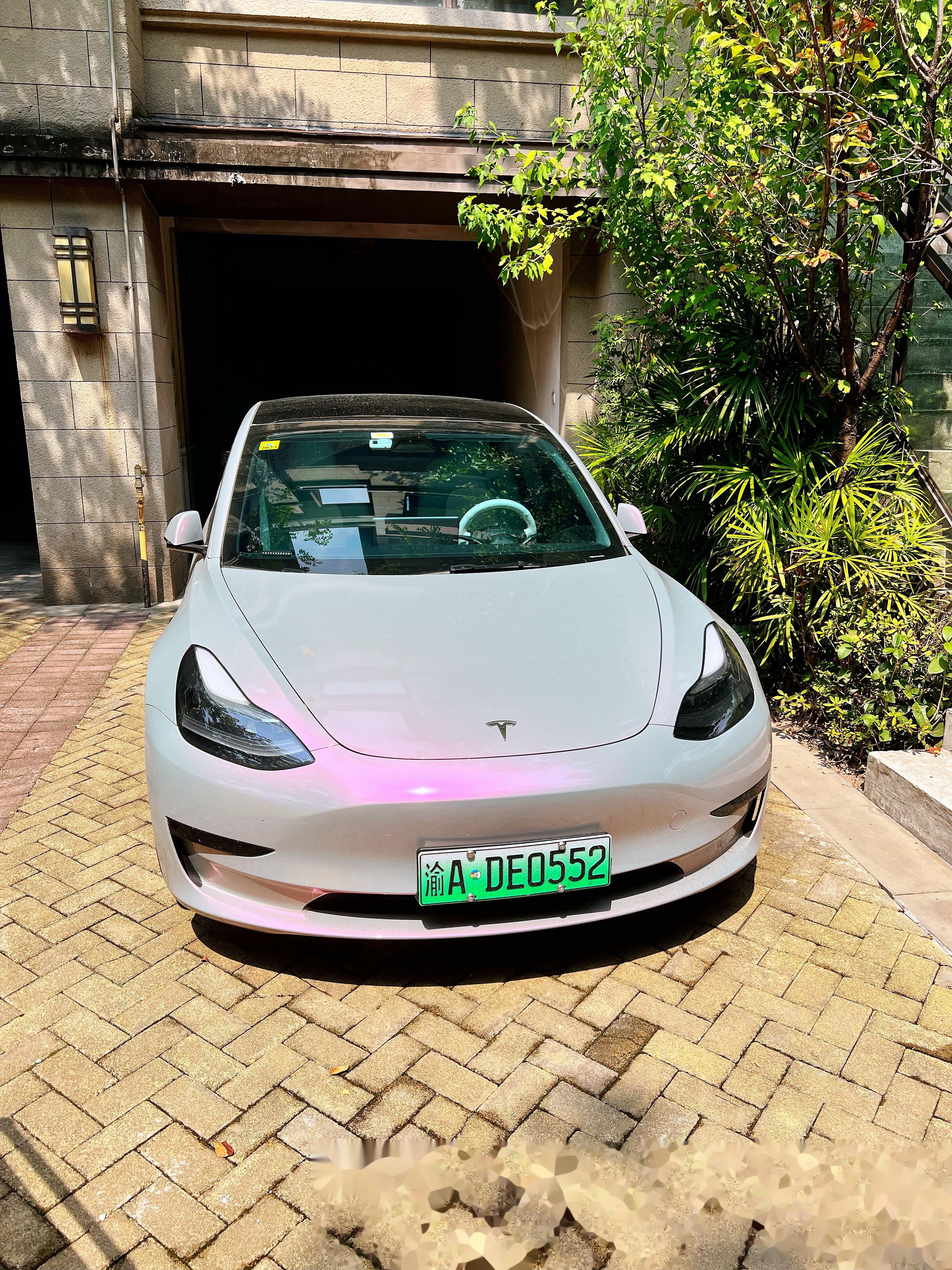 这特斯拉贴膜在阳光下反射是真的好看;昨天两点睡着五点醒了起来健身