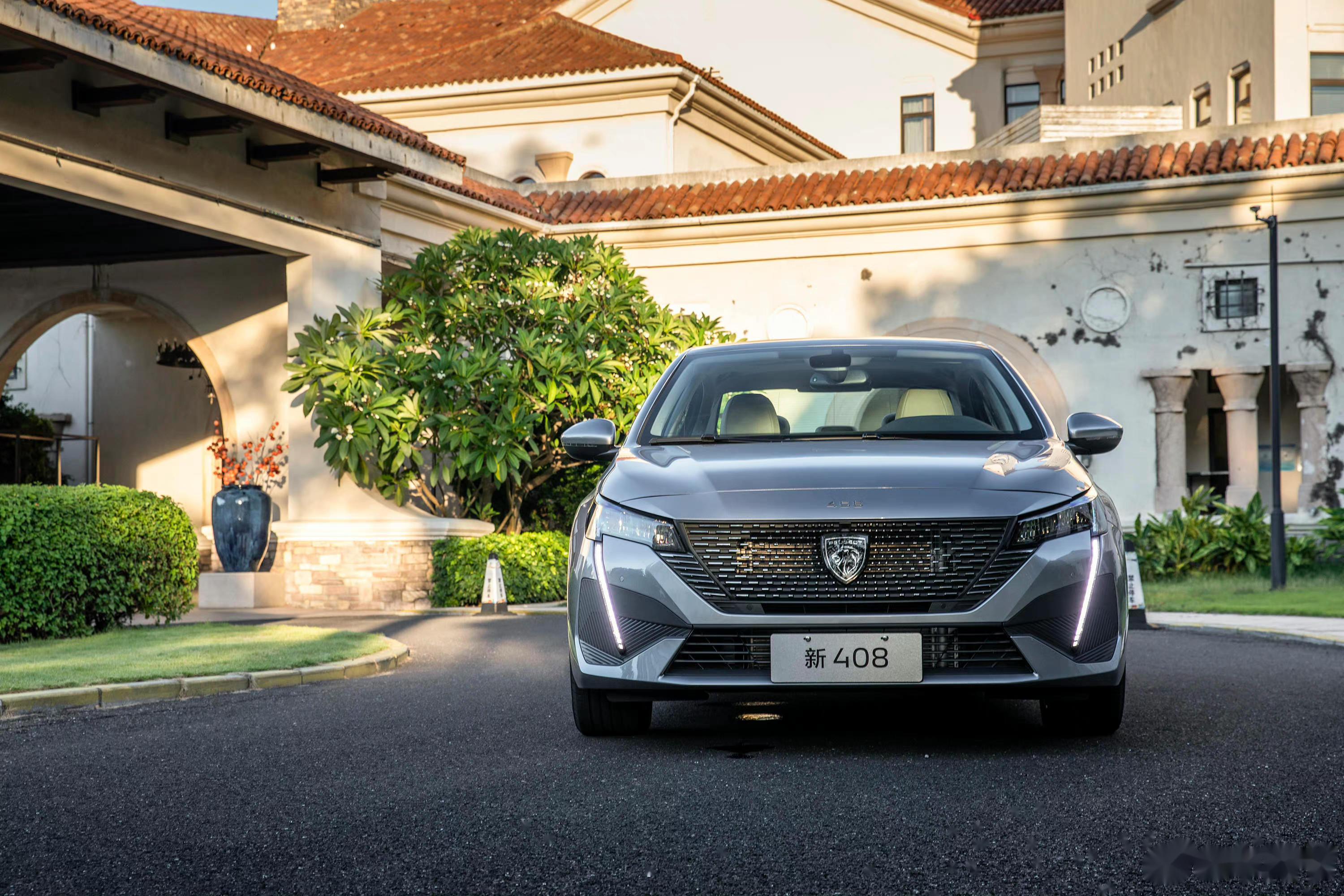 10万级合资家轿,入门即高配#东风标致新408# 进取版10.57万元,追光版1