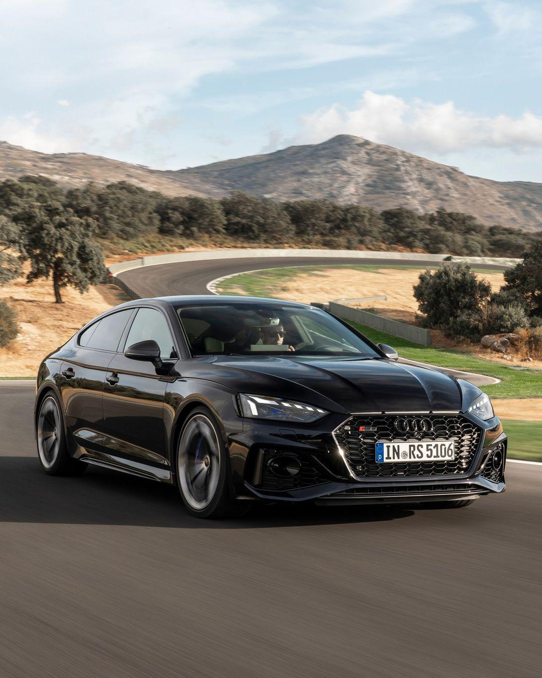 奥迪rs5哪种颜色比较适合30岁左右的单身小伙开