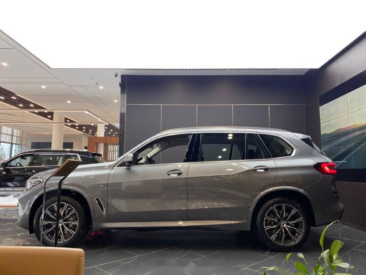 宝马 x5 xdrive 30li 尊享型 m运动套装 摩天灰/棕内,现车平价