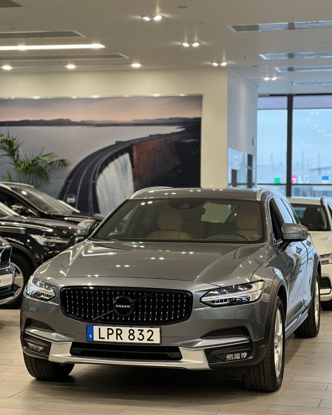 沃尔沃2019 v90 crosscountry d4 awd,配备的是18英寸