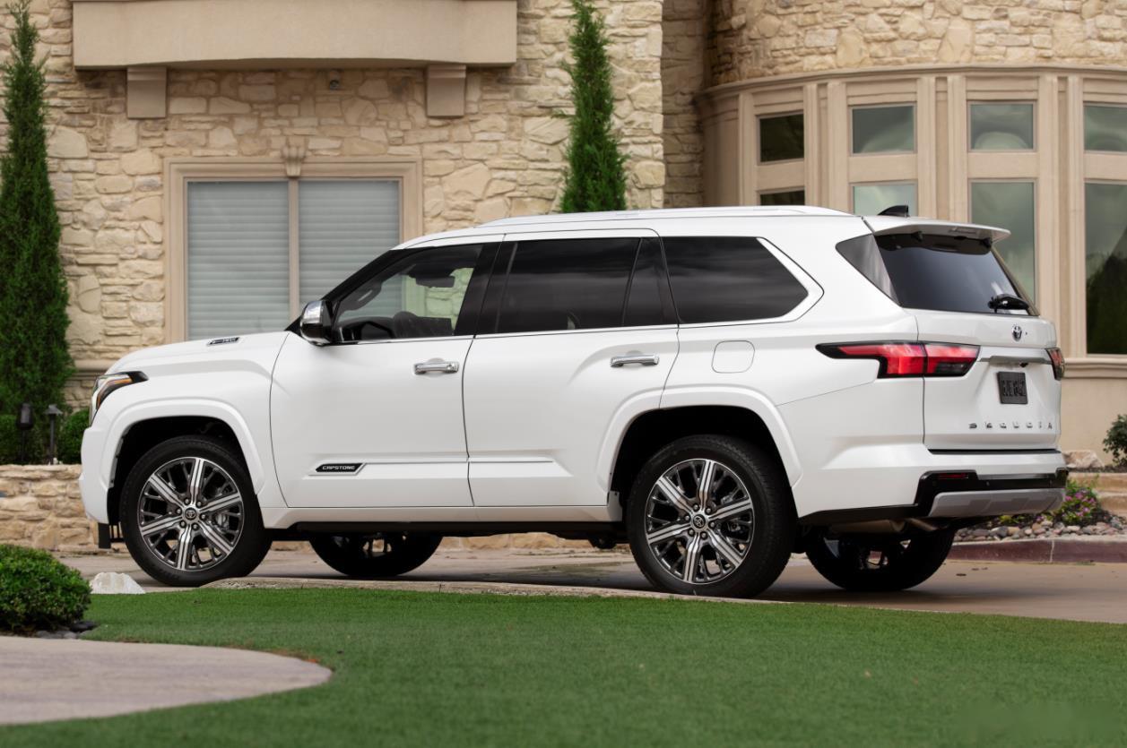 全新丰田红杉实车曝光预计平行进口销售130万元以上