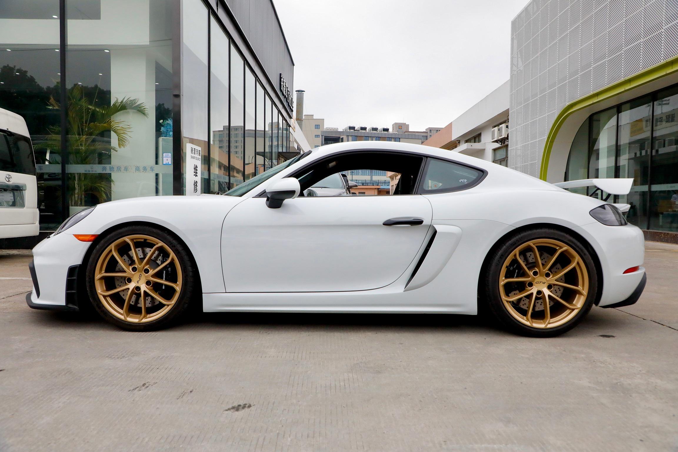 保时捷718 gt4手动挡一览,目前国内也就这几个颜色了,每台都是全国