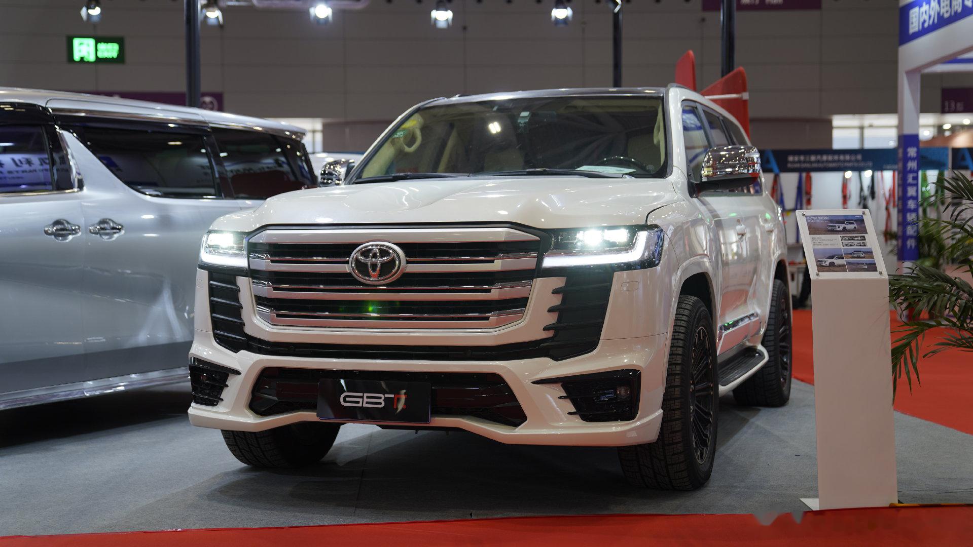 兰德酷路泽lc200老改新lc300 1:1升级套件主要的设计元素参考了丰田