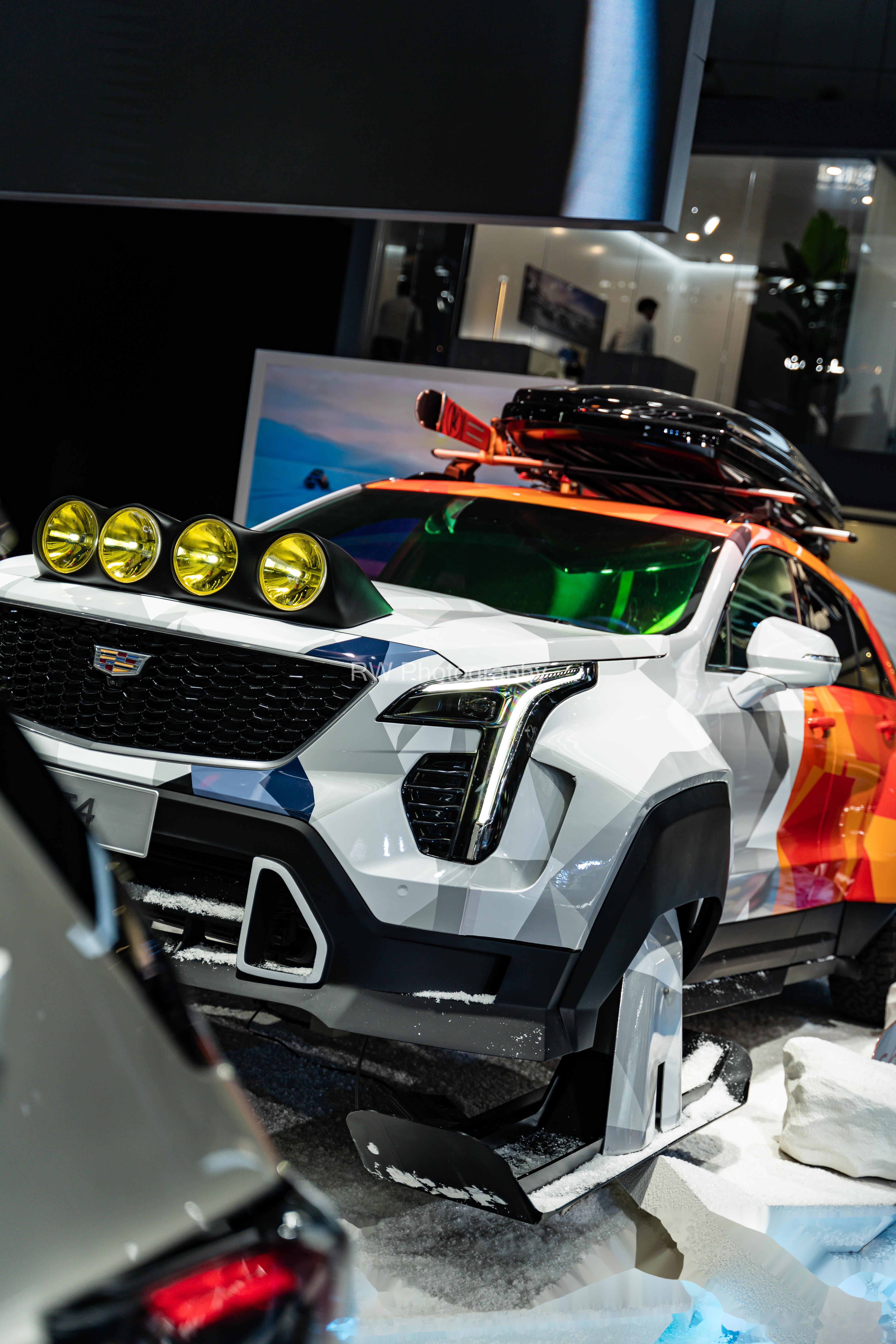 "所有的伟大,源于一个勇敢的开始" 凯迪拉克xt4雪国