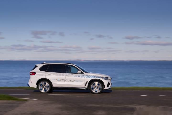 2月27日,宝马在慕尼黑展示了首批将于今年进入开放路试阶段的宝马ix5