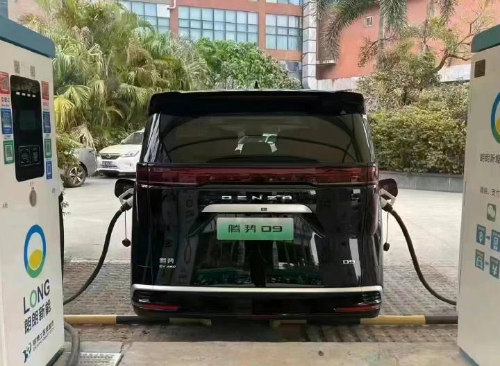 我理解腾势为啥推出双枪充电了,起码现阶段这招确实效率高.