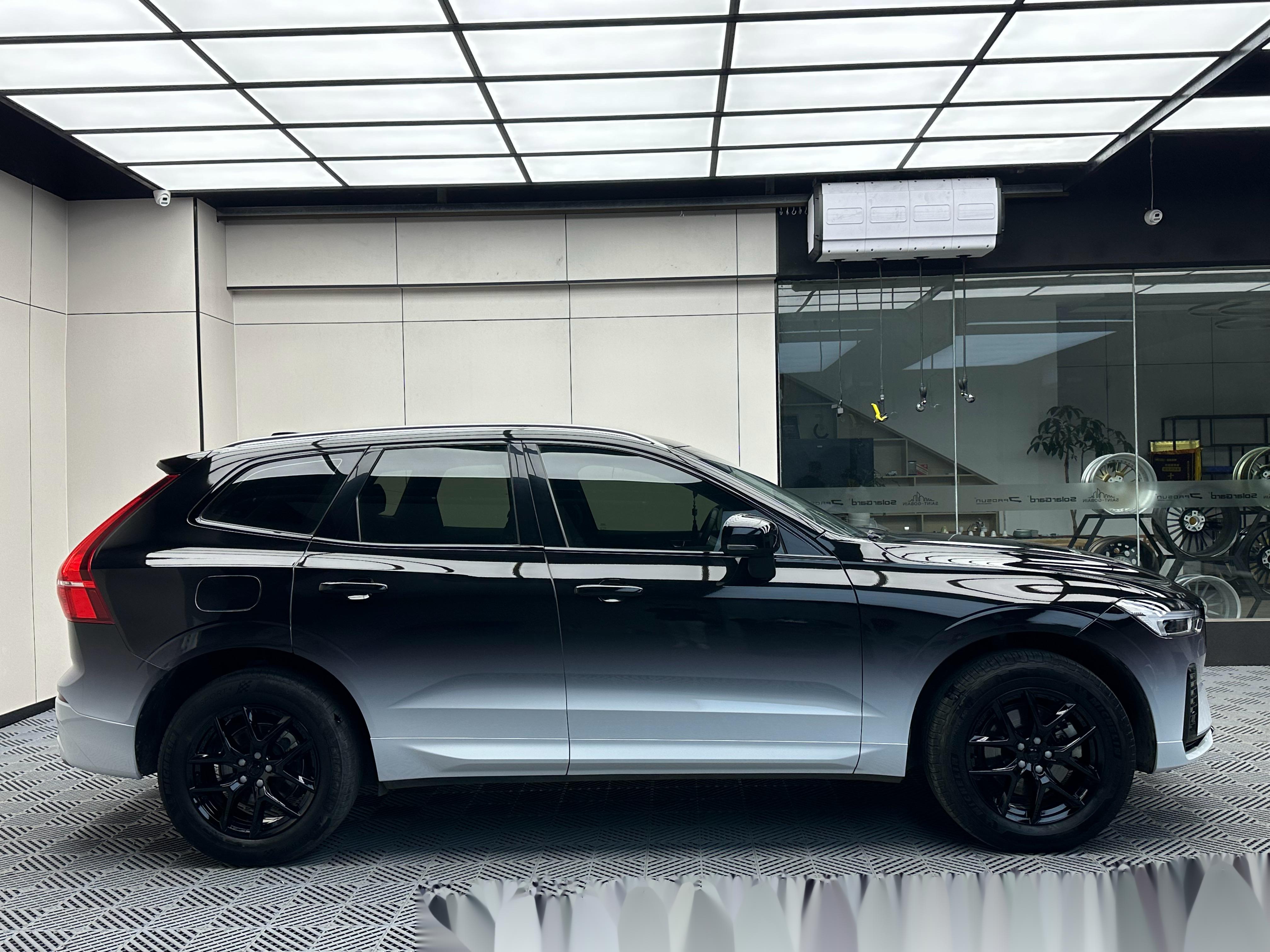 沃尔沃xc6007 私人定制 上下黑白渐变77轮毂车窗亮条黑化 感谢