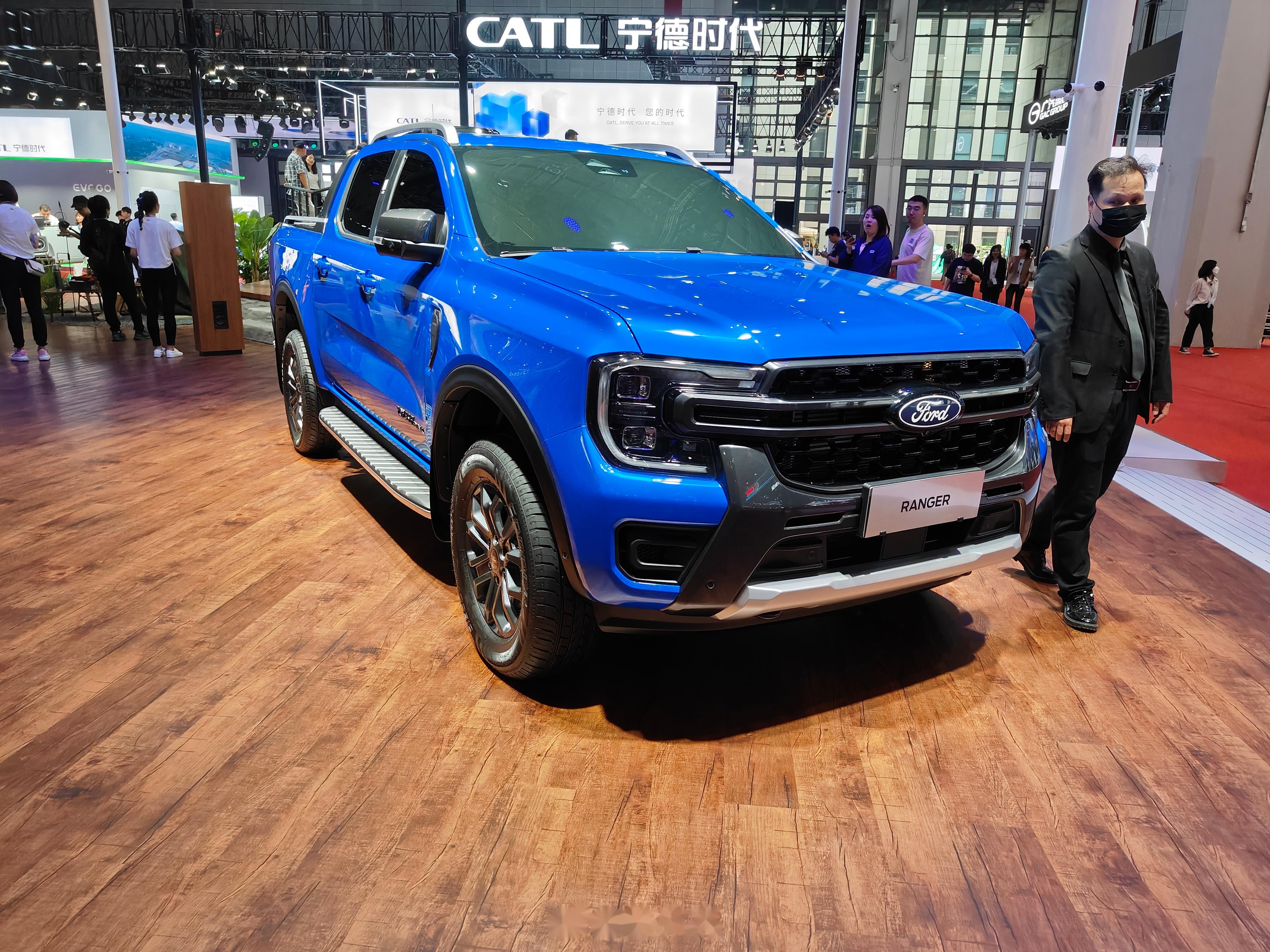 江铃福特将会引进生产的中型皮卡福特ranger也亮相了