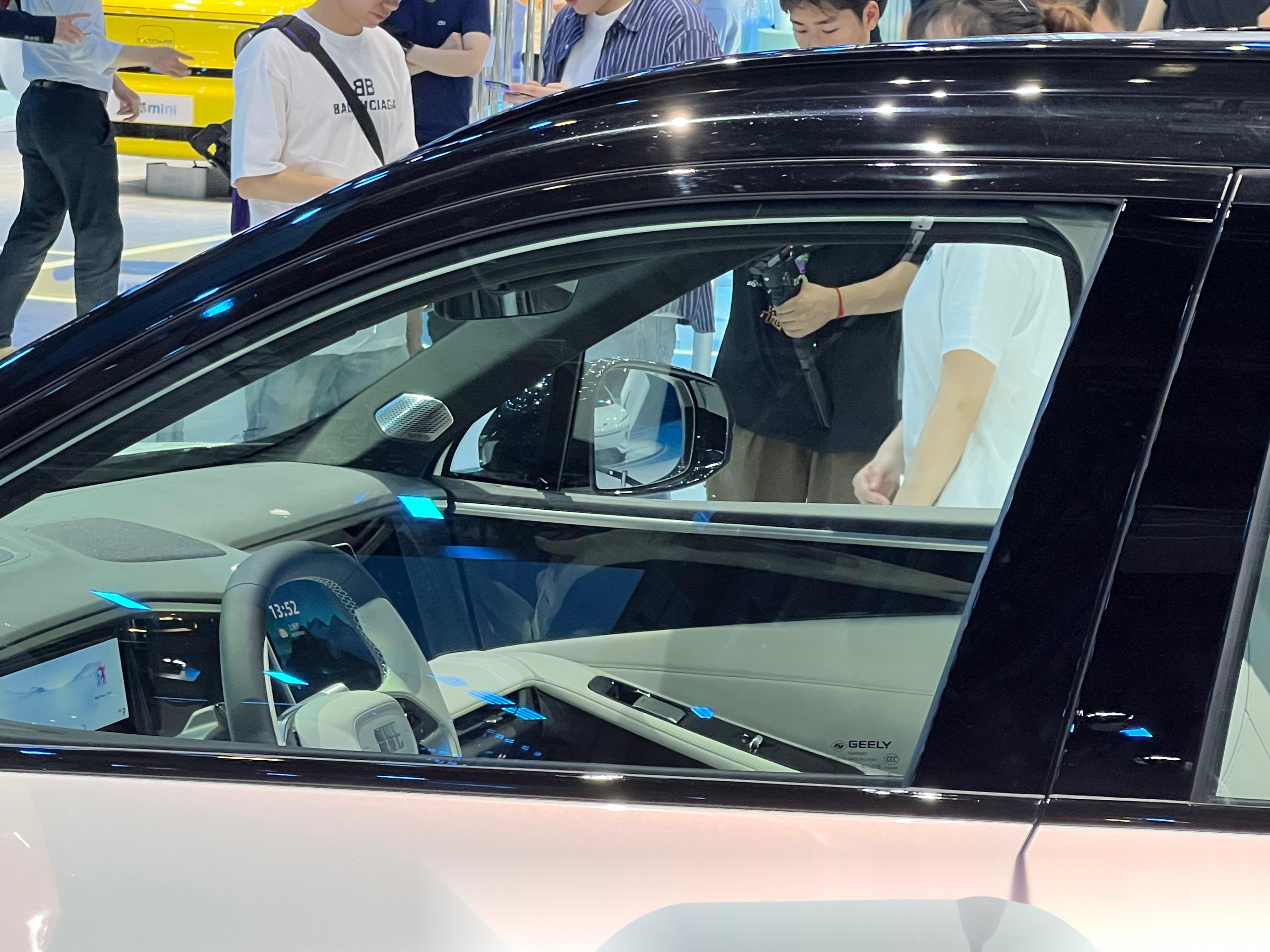 这届上海车展,吉利一口气带来了多款银河新车,其中银河l7最引人瞩目