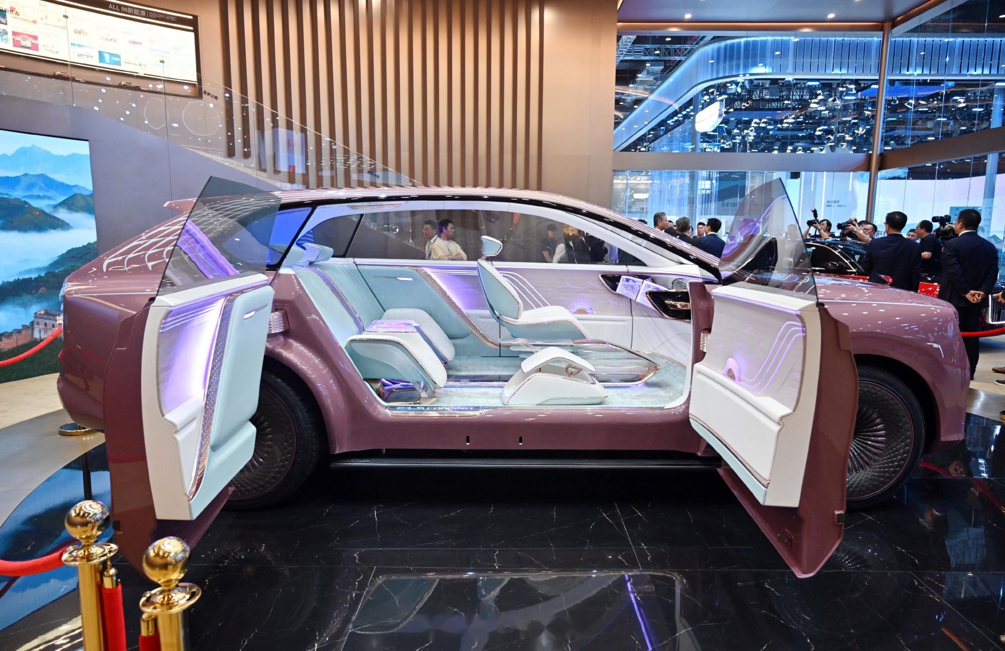 红旗e-ls concept d级豪华纯电suv 秉承l系经典设计语言,轻盈的色