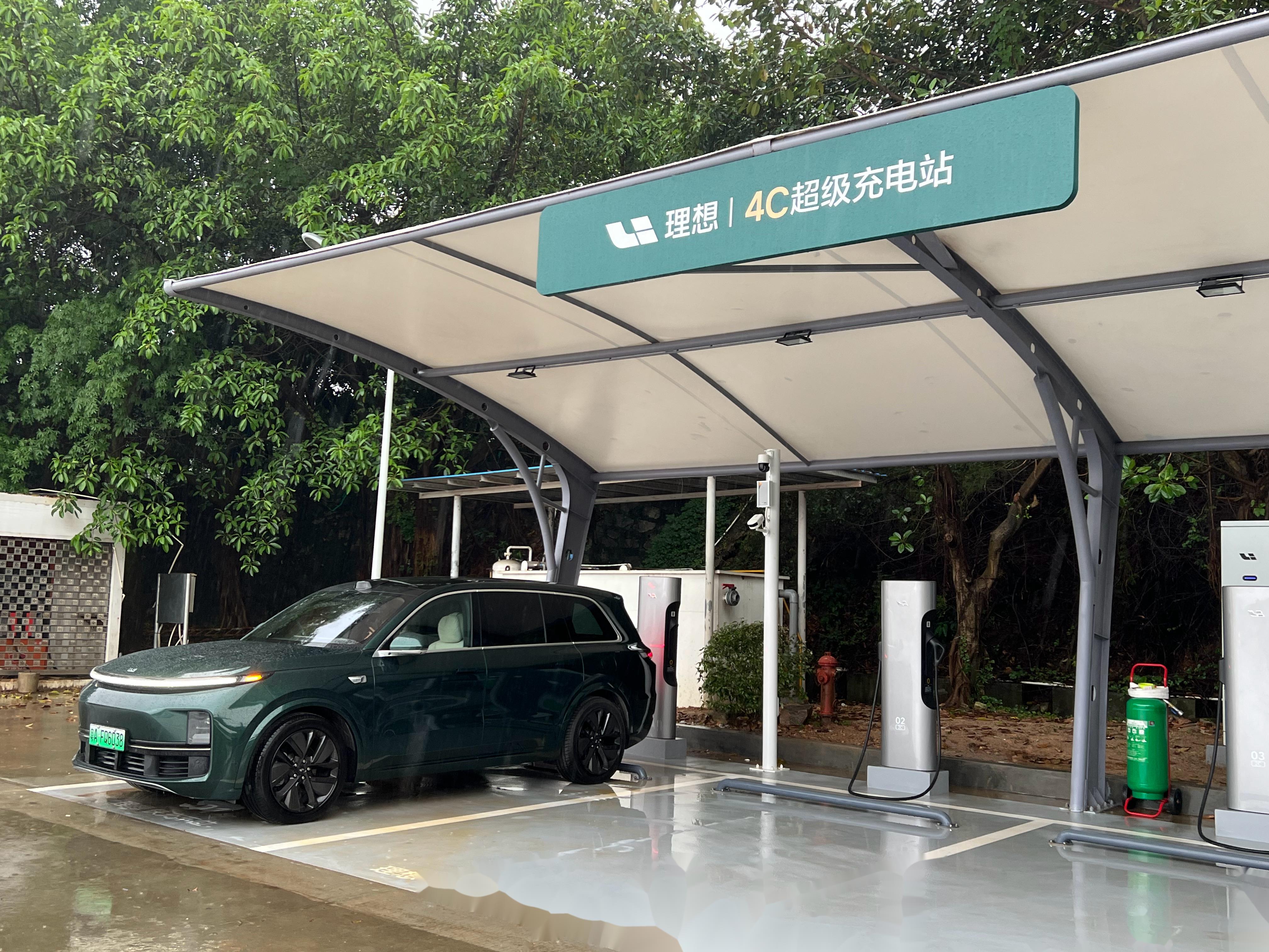 开L9来打卡理想4C超级充电站，双能战略的粮草先行，采用3（2C）+1（4C）的_理想L9社区_易车社区