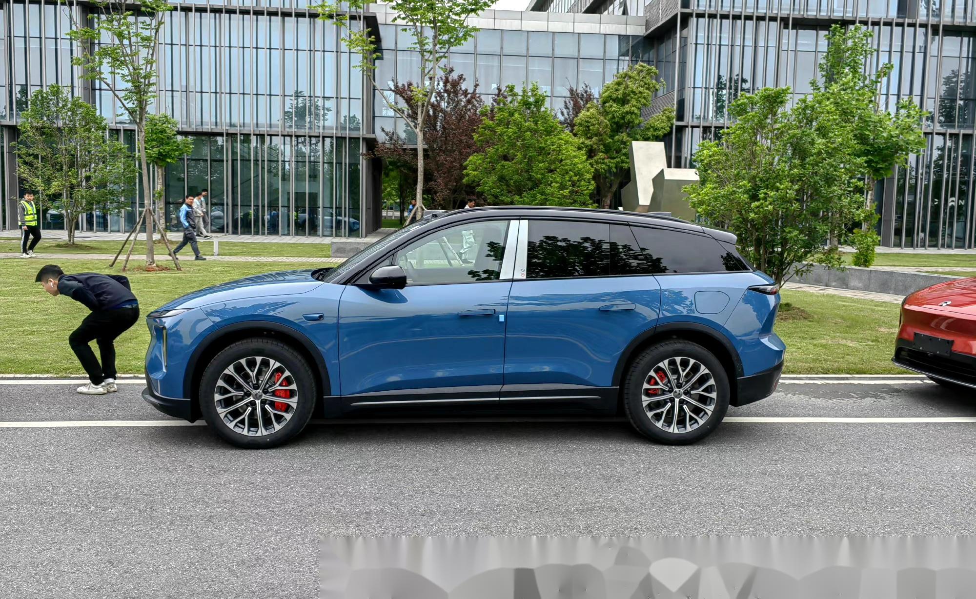 蔚来全新es6这外观太能打了,姿态,形面,漆色都很有高级感,必定大卖!