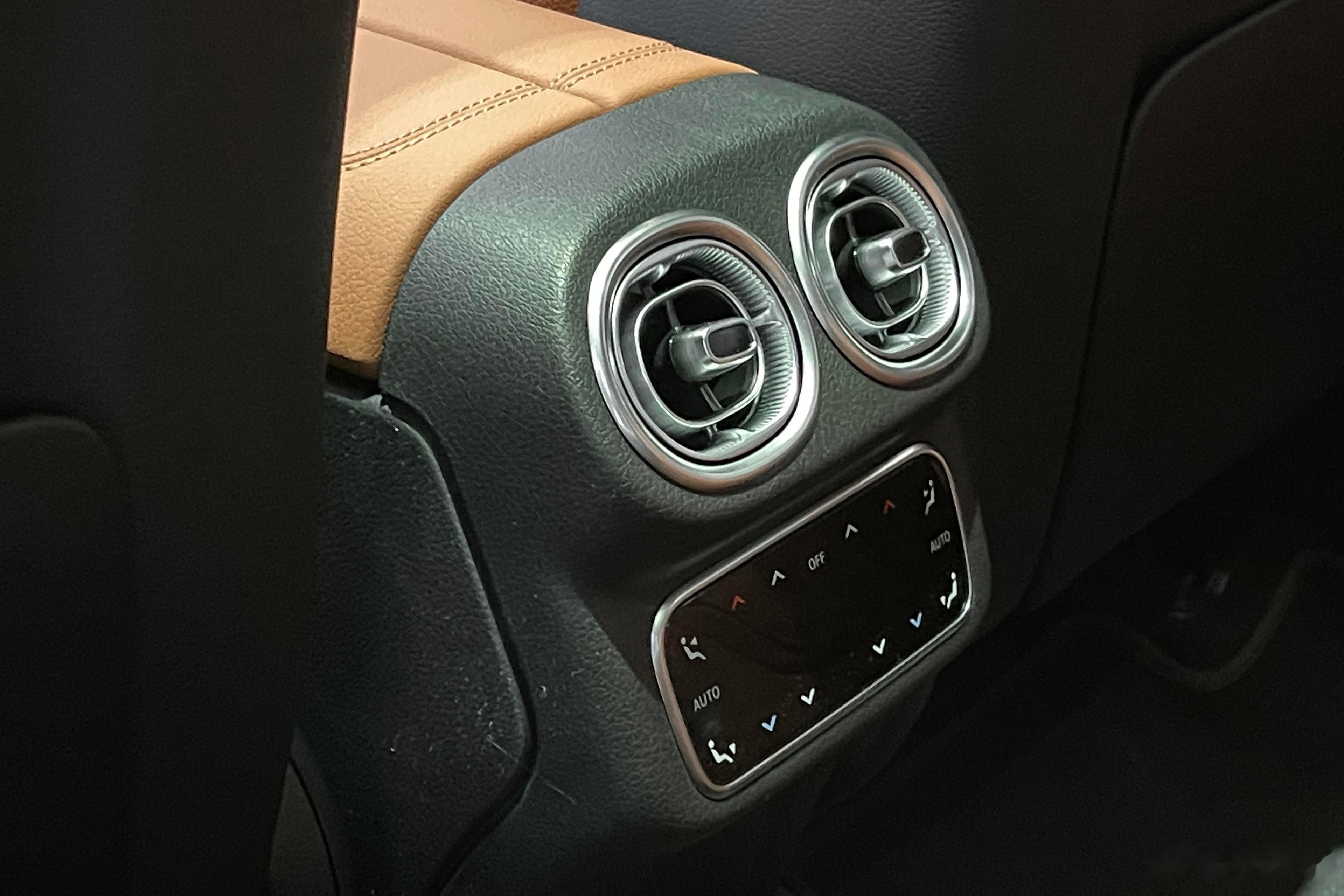 汽车后排出风口是故意这么设计的么,依次为奇瑞瑞虎9,奔驰glb