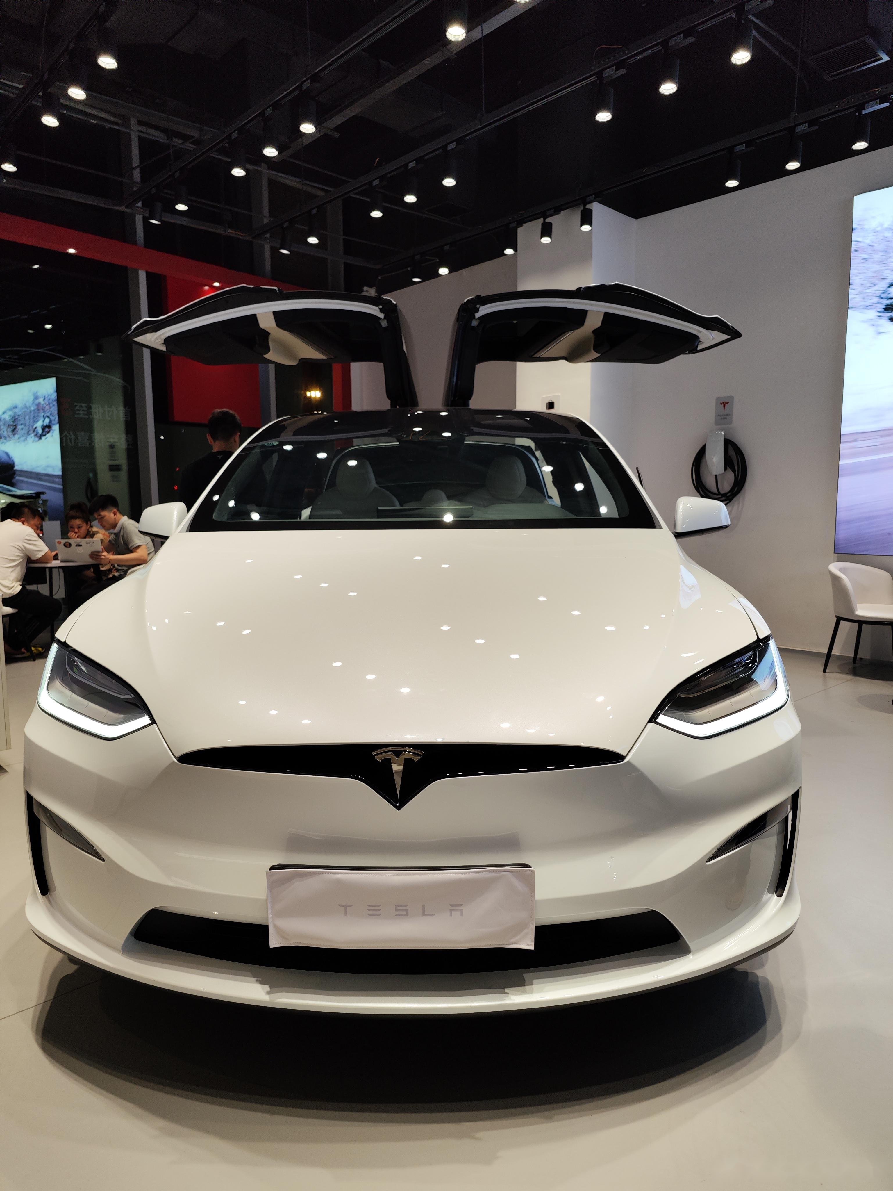 在卷子又卷的国产车环境当中,特斯拉连新出的毛豆x都毫无新意了: 1 70