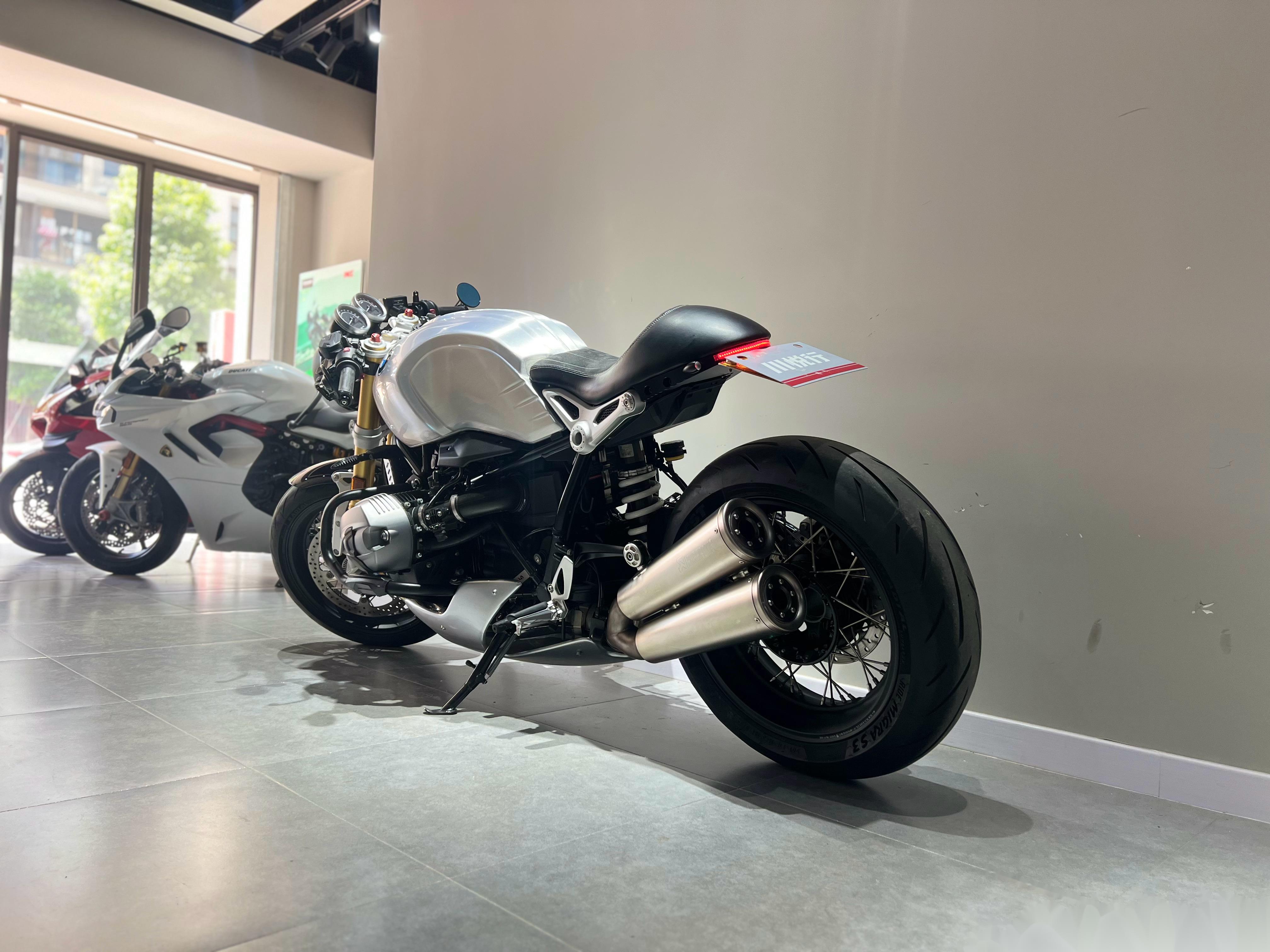 宝马 经典拿铁 拉丝铝油箱 【上牌時間】19年1月 【车辆排量】1200cc