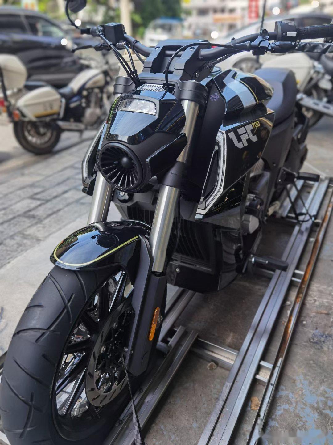 奔达lfc燎700 高功率版 四缸巡航车 首创车头冲压进气系统 310超宽后