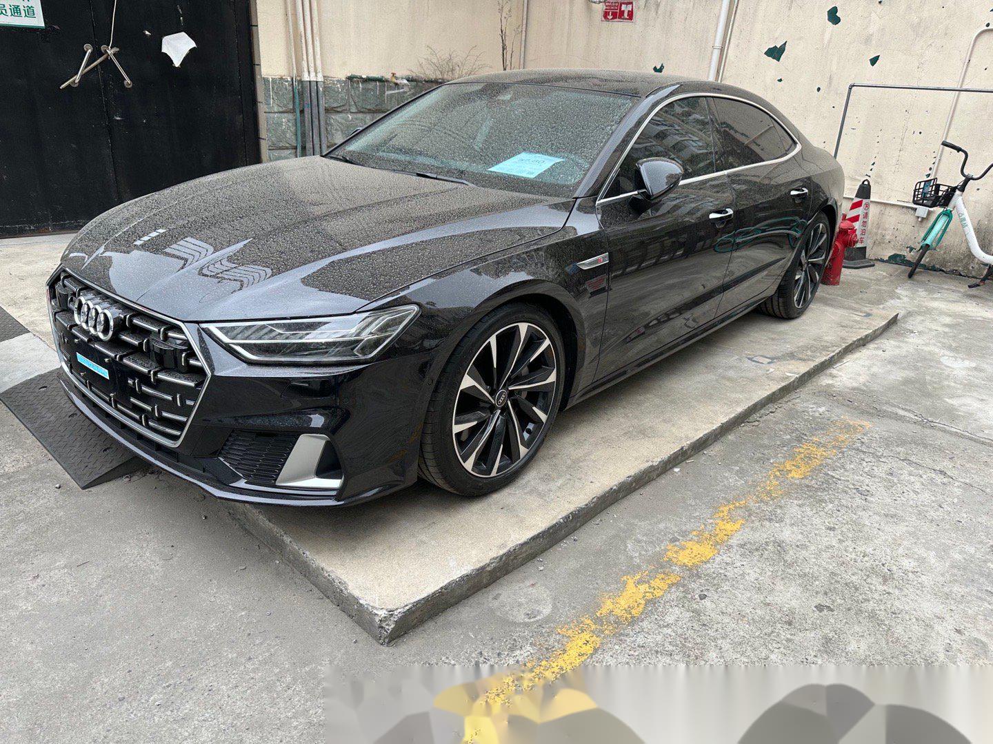 奥迪a7 l 可出口 可内销 指导价 428700 颜色 白 黑 灰 蓝 包牌包