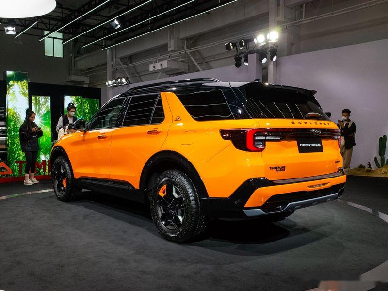 探险者昆仑巅峰版,舒适与越野兼备 福特探险者昆仑巅峰版是一款非常棒