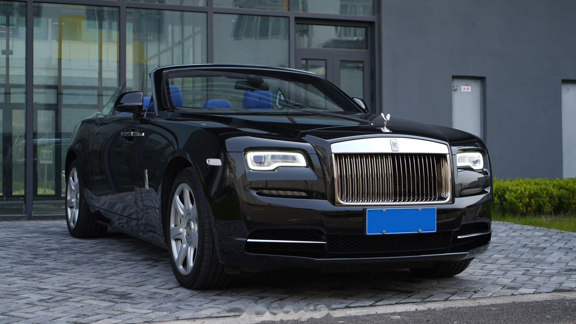 老客户寄售 劳斯莱斯 曜影 黑外/蓝内 2021年9月上牌,23000公里,原版