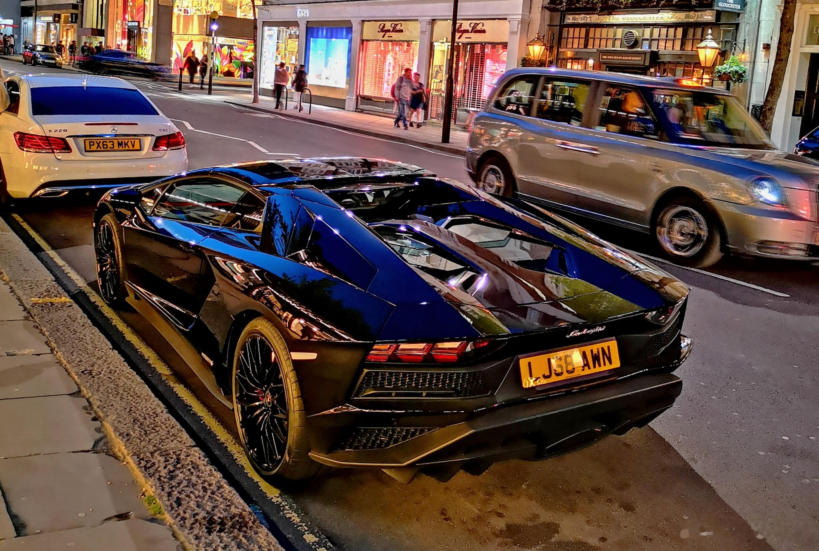 华为英国(伦敦) 兰博基尼 aventador s lp740-4 roadst