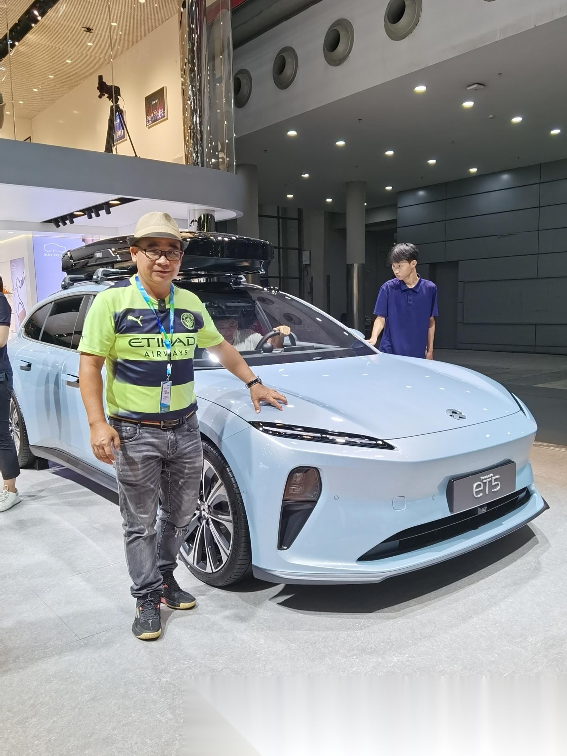 蔚来et5 旅行版(touring)新车实拍. 旅行车与轿车尺寸相同.售价相同