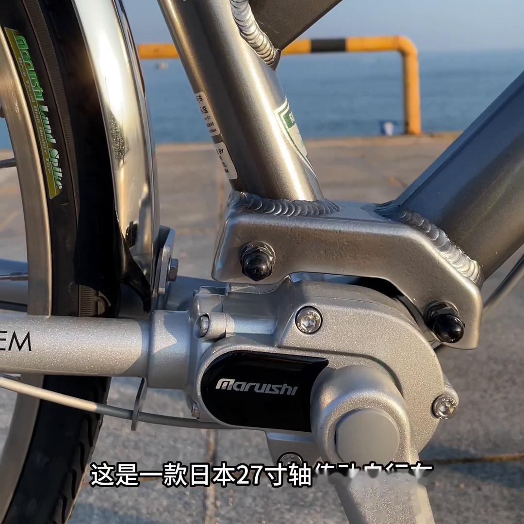 这是一款日本27寸轴传动自行车,采用精密数控加工技术,将汽车传动轴的