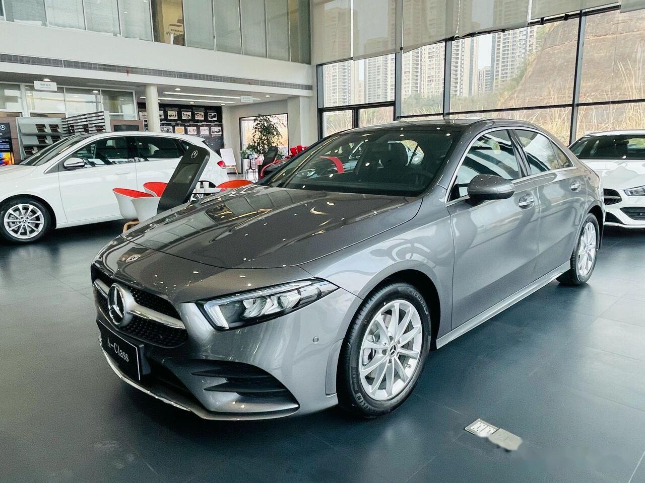 适合女生开的 二十几万轿车——梅赛德斯奔驰a 我发现a级车非常受各位