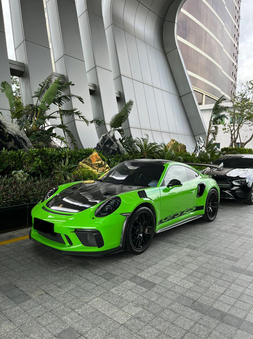 911