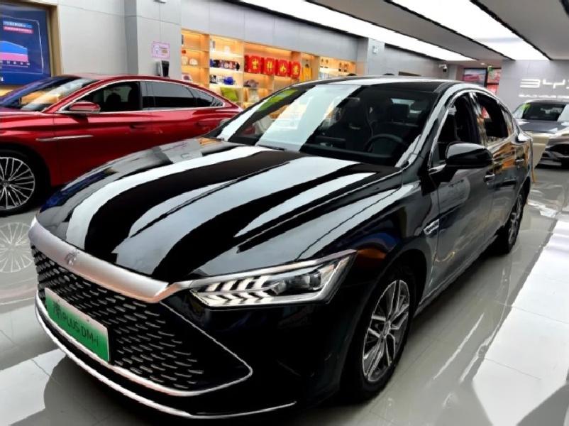 秦plusdmi选黑色还是白色或红色和灰色