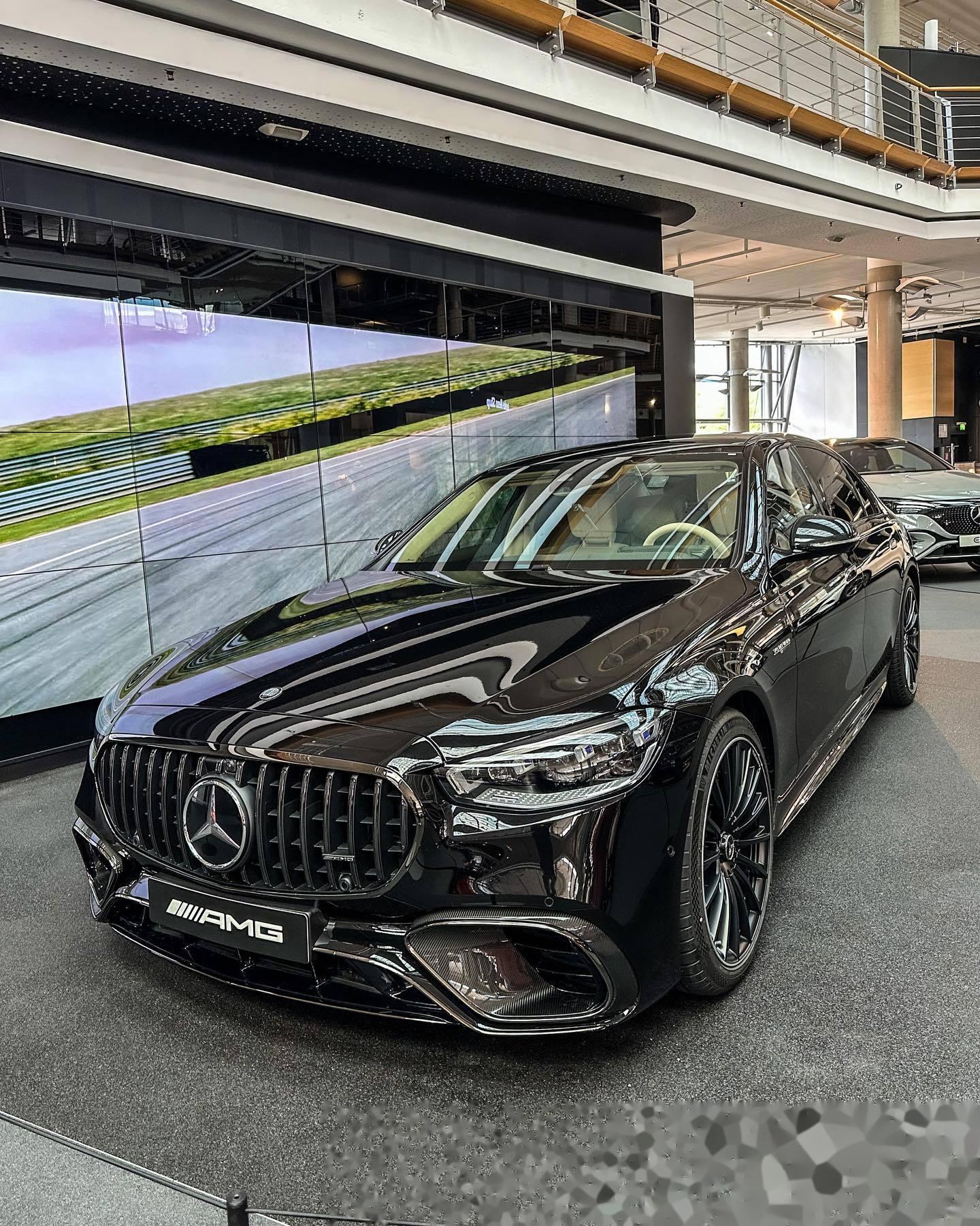 梅赛德斯-amg s63 e-performance