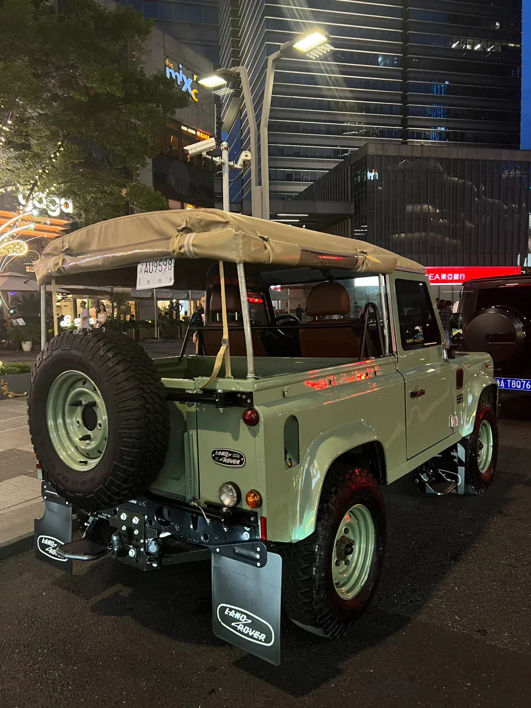 斩男又斩女的老卫士90敞篷皮卡